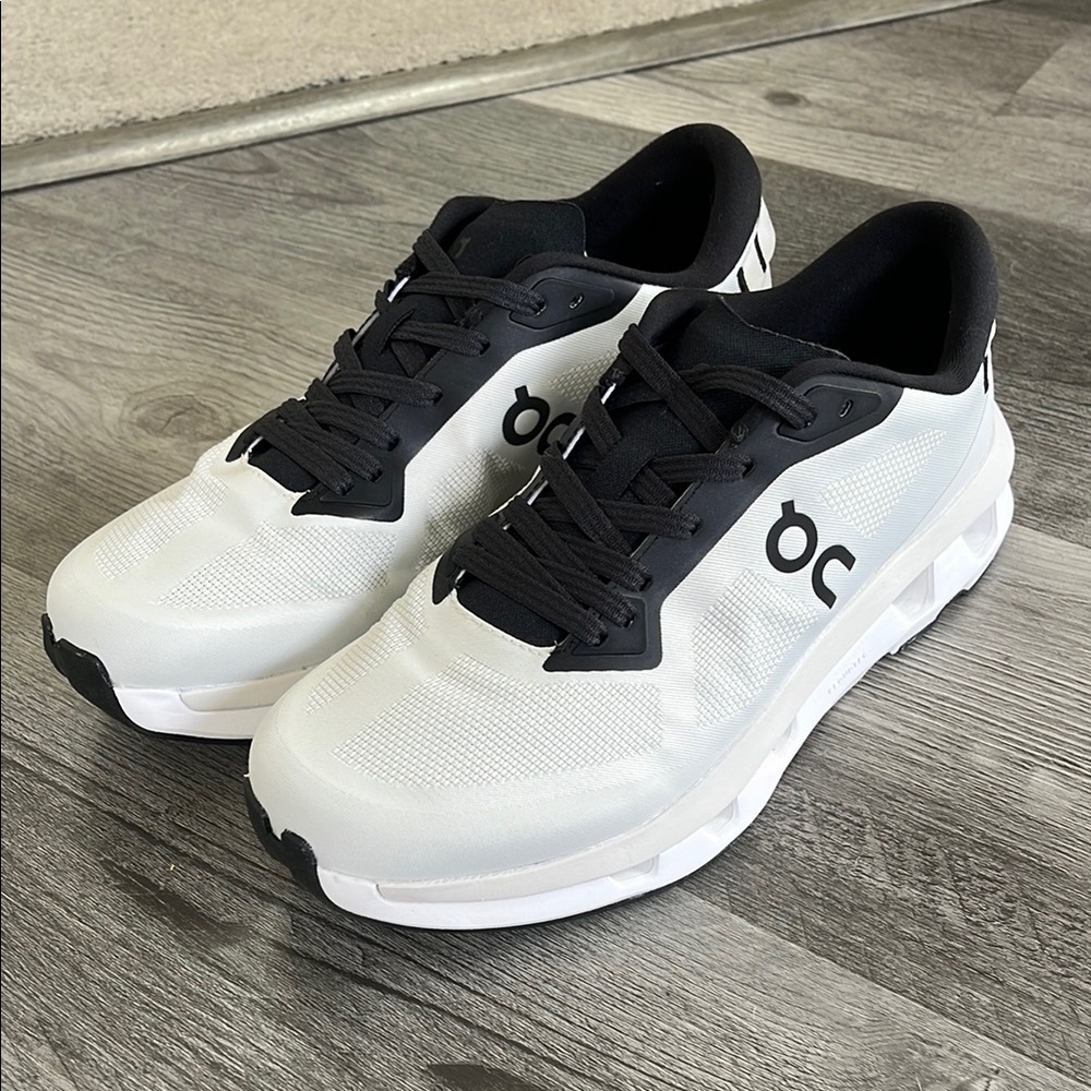 On Running Black and White Sneakers - Cloudzine size 8 women’s